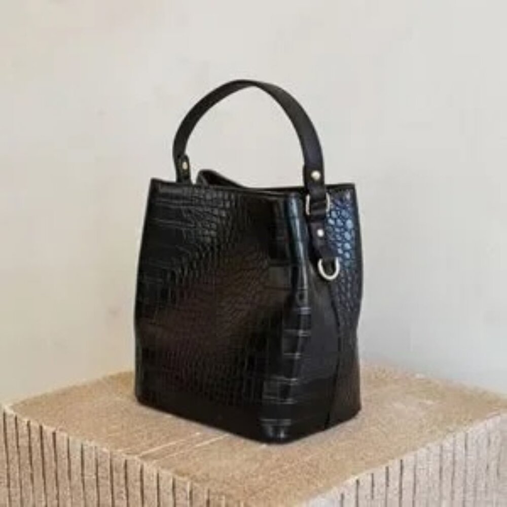 NWT AOTA Elena Vegan Leather Bucket Bag